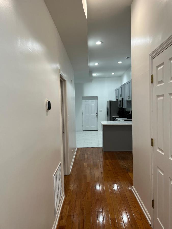 Adorable 2 Bedroom Apartment With Free Street Parking Chicago Bagian luar foto