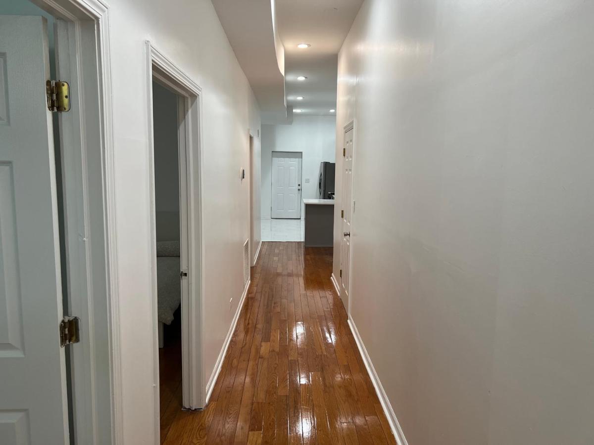 Adorable 2 Bedroom Apartment With Free Street Parking Chicago Bagian luar foto